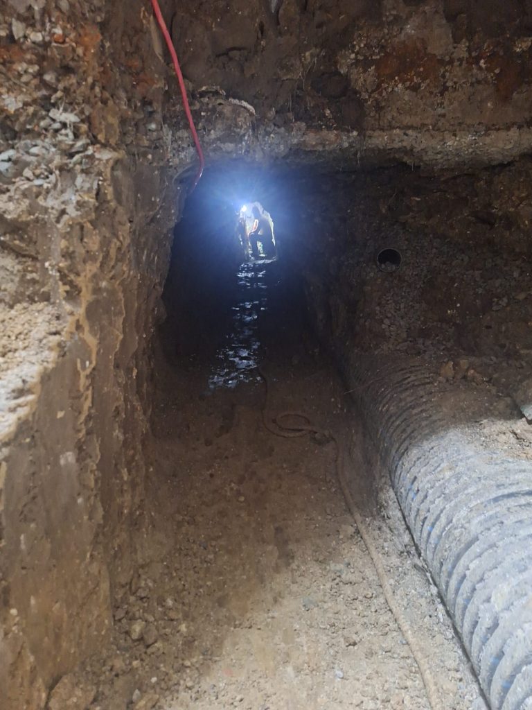 dar alanda kanalizasyon tünel açma uygulaması