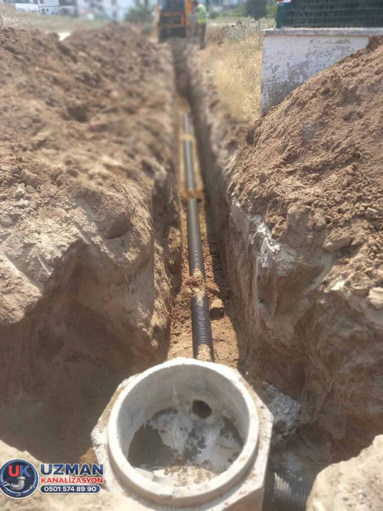 Avcılar kanalizasyon kazı ve boru döşeme çalışması