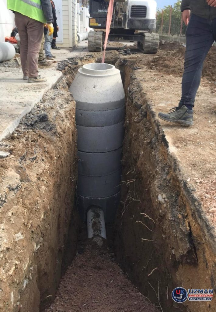 kanalizasyon ana hat tamiri için logar bacası kurulumu