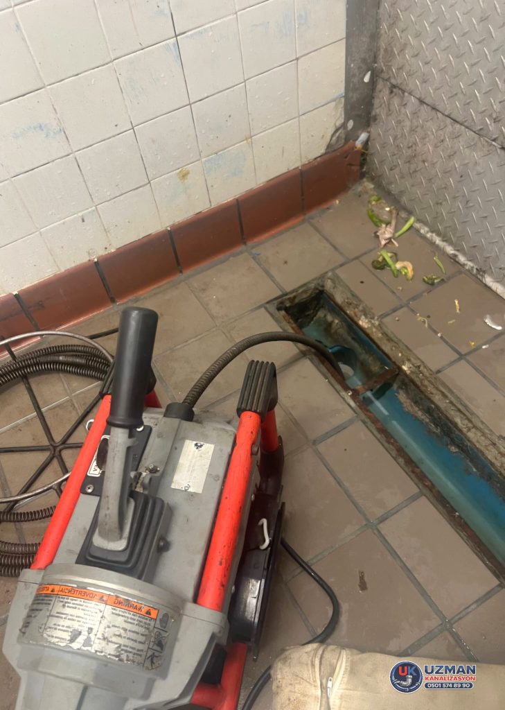 Kartal tıkalı kanalizasyon açma çalışması