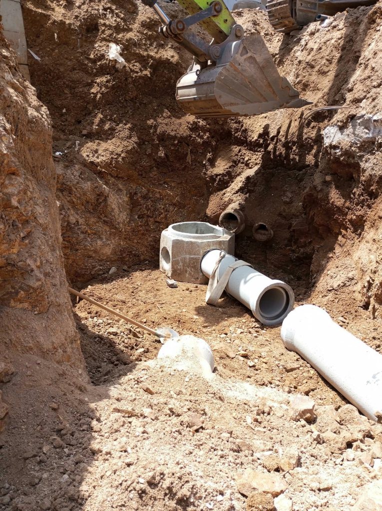 üsküdar altyapı kazı çalışması ve kanalizasyon boru montajı