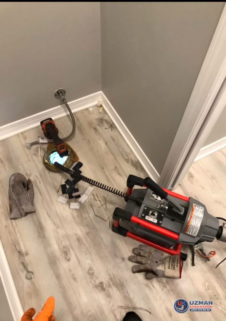 profesyonel mutfak gideri açma cihazı ile lavabo gideri tıkanıklık açma