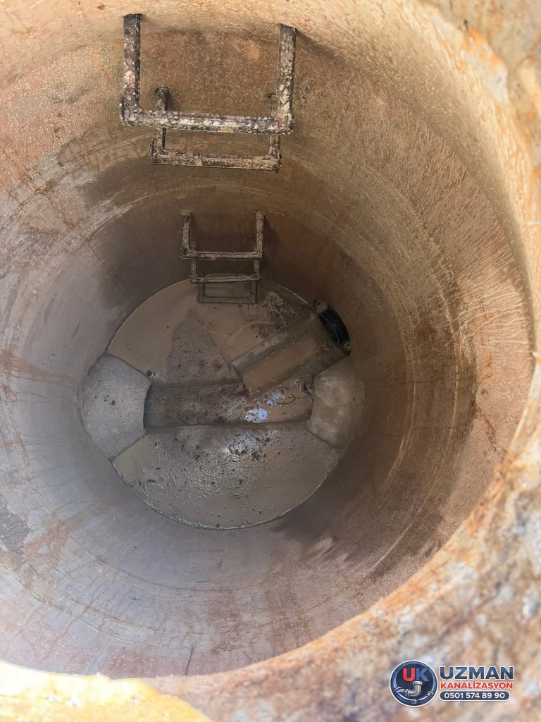 Derin logar kuyusu yapımı ve iç merdivenli bakım erişim sistemi