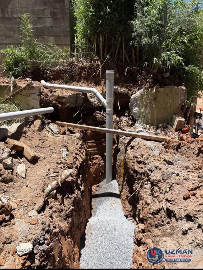 Kanalizasyon hattı kazı ve boru döşeme işlemi altyapı çalışması