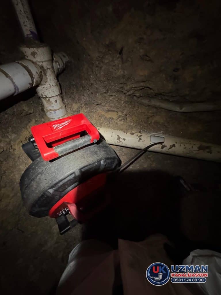 Kanalizasyon tıkanıklık açma cihazı ile yapılan müdahale. Kâğıthane
